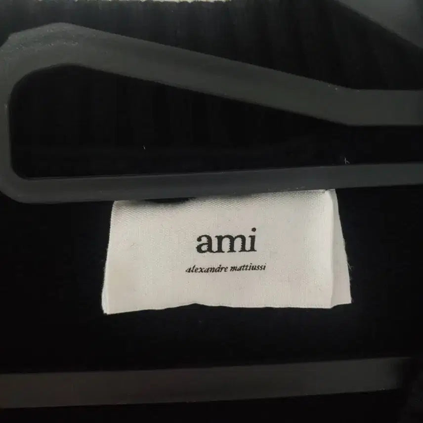 [BUNJANG] AMI Oversized Big Logo V-Neck Sweater / 아미 오버사이즈 빅로고 브이넥 스웨터