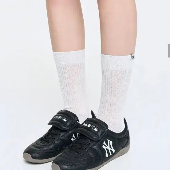[BUNJANG] MLB Slick NY Sneakers (Black/240) / [새제품][무신사] MLB 엠엘비 슬릭 NY (블랙/240)