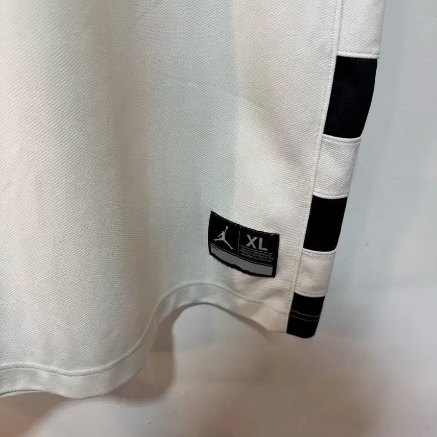 [BUNJANG] Jordan White Black Stripe Tank Top XL / 조던 화이트 블랙 스트라이프 민소매 XL