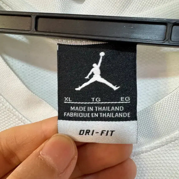 [BUNJANG] Jordan White Black Stripe Tank Top XL / 조던 화이트 블랙 스트라이프 민소매 XL