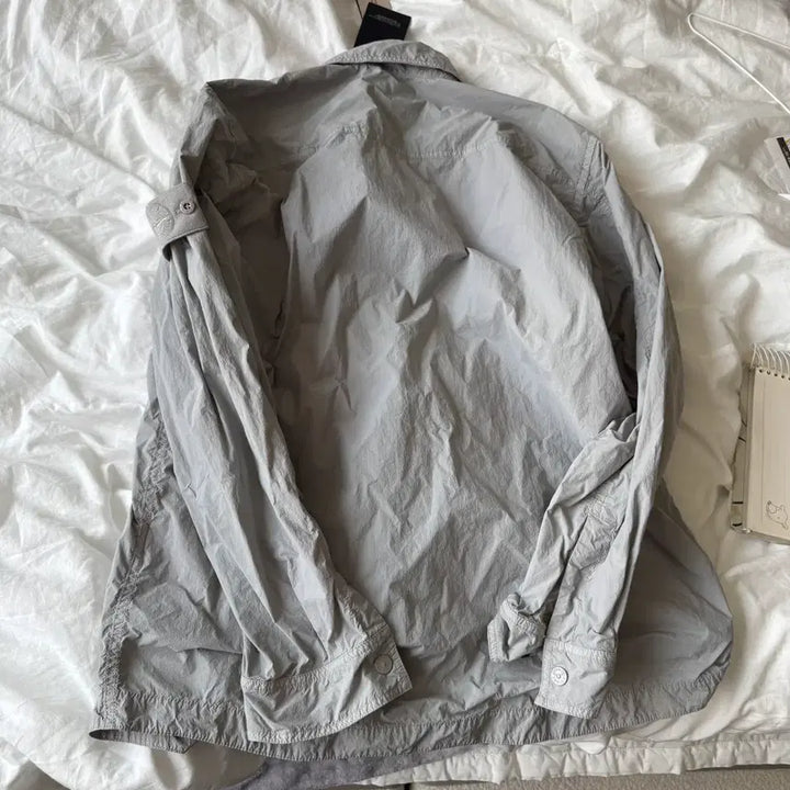 [SOLD OUT] m) 25ss 스톤아일랜드 고스트 오버셔츠 소프트필 앤 더스트그레이