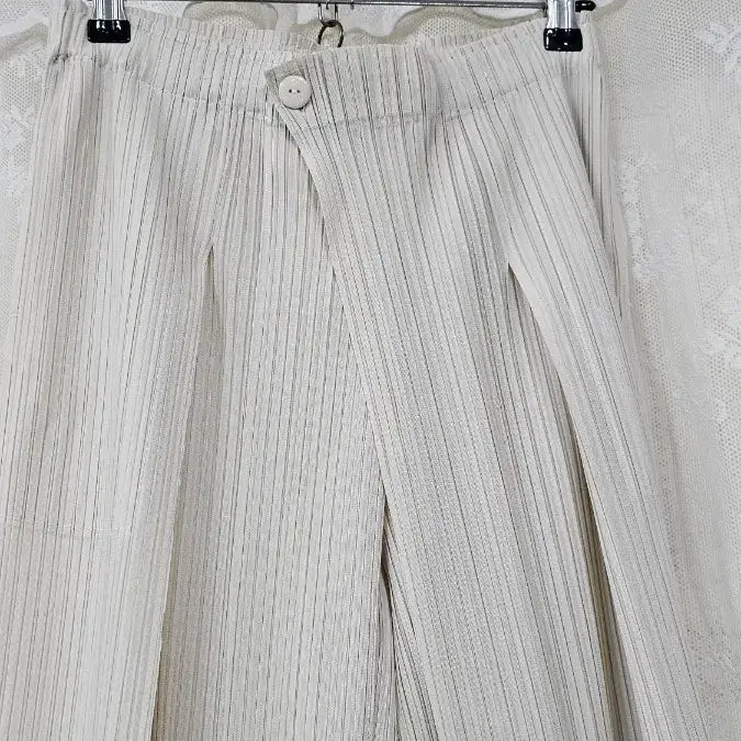 [SOLD OUT] 플리츠 아이보리 세미 랩 팬츠