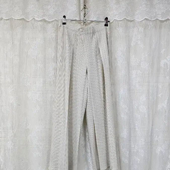 [SOLD OUT] 플리츠 아이보리 세미 랩 팬츠