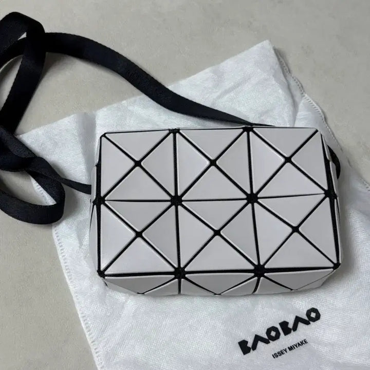 [BUNJANG] Issey Miyake Bao Bao Cube Bag Light Gray / 이세이미야케 바오바오 큐보이드백 라이트그레이