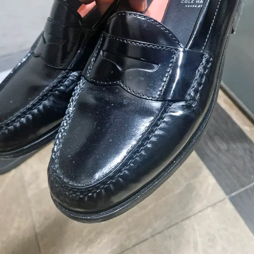[SOLD OUT] 콜한 블랙 페니 로퍼