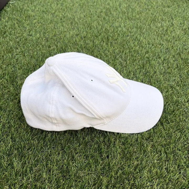 [BUNJANG] MLB New York Yankees White Ball Cap / MLB 뉴욕 양키스 화이트 볼캡