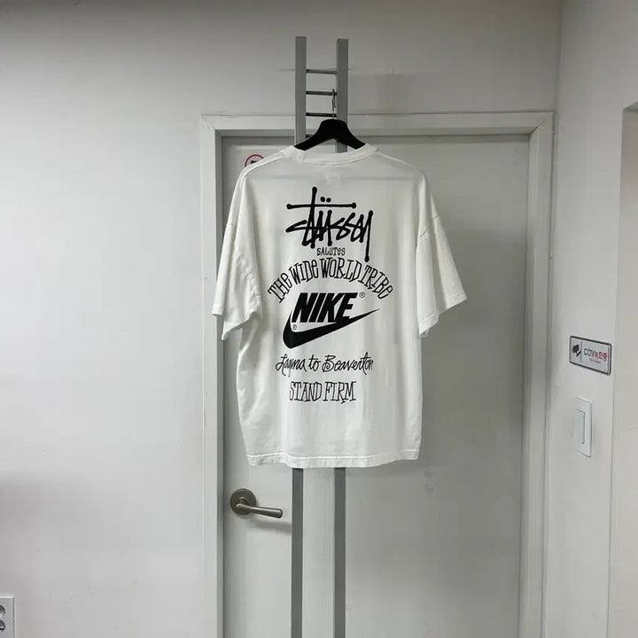 [SOLD OUT] 나이키 스투시 월드투어 반팔 티셔츠 화이트 L