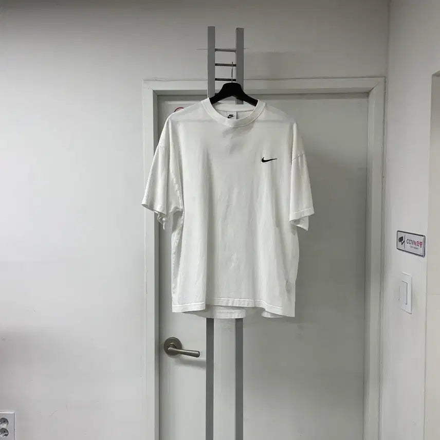 [SOLD OUT] 나이키 스투시 월드투어 반팔 티셔츠 화이트 L