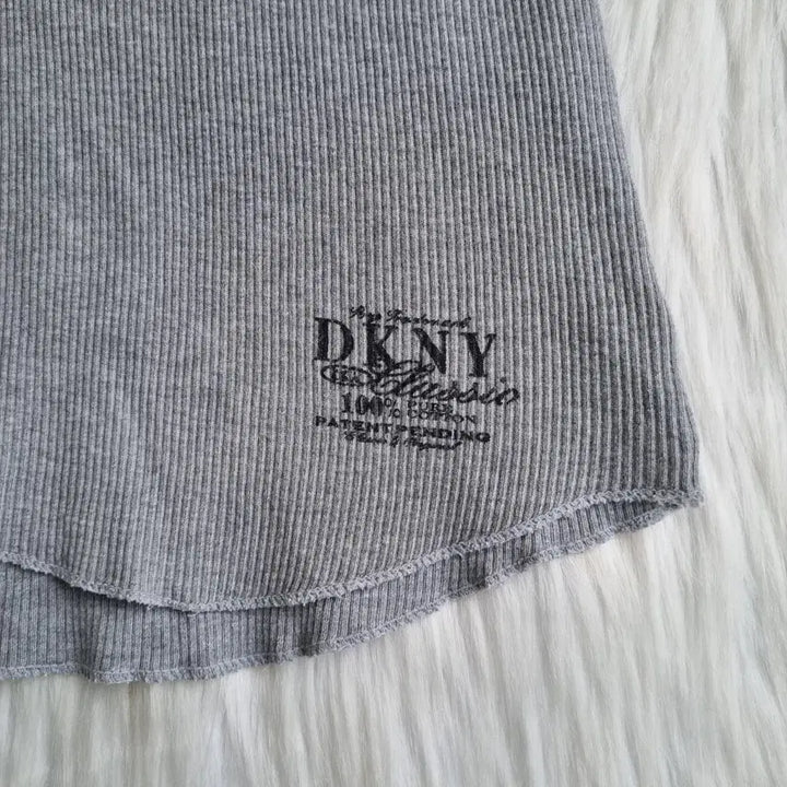 [BUNJANG] DKNY 클래식 잔골지 내츄럴 커팅 스티치 티셔츠 1967 / DKNY 클래식 잔골지 내츄럴 커팅 스티치 티셔츠 1967