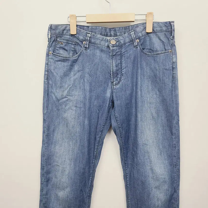 [SOLD OUT] (정품) 22 엠포리오 아르마니 에센셜 슬림 데님팬츠 33 (신세계탭)