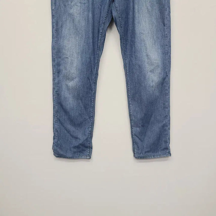 [SOLD OUT] (정품) 22 엠포리오 아르마니 에센셜 슬림 데님팬츠 33 (신세계탭)