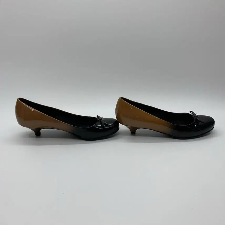[SOLD OUT] 267000998 프라다 블랙 에나멜 리본 플랫슈즈 36사이즈