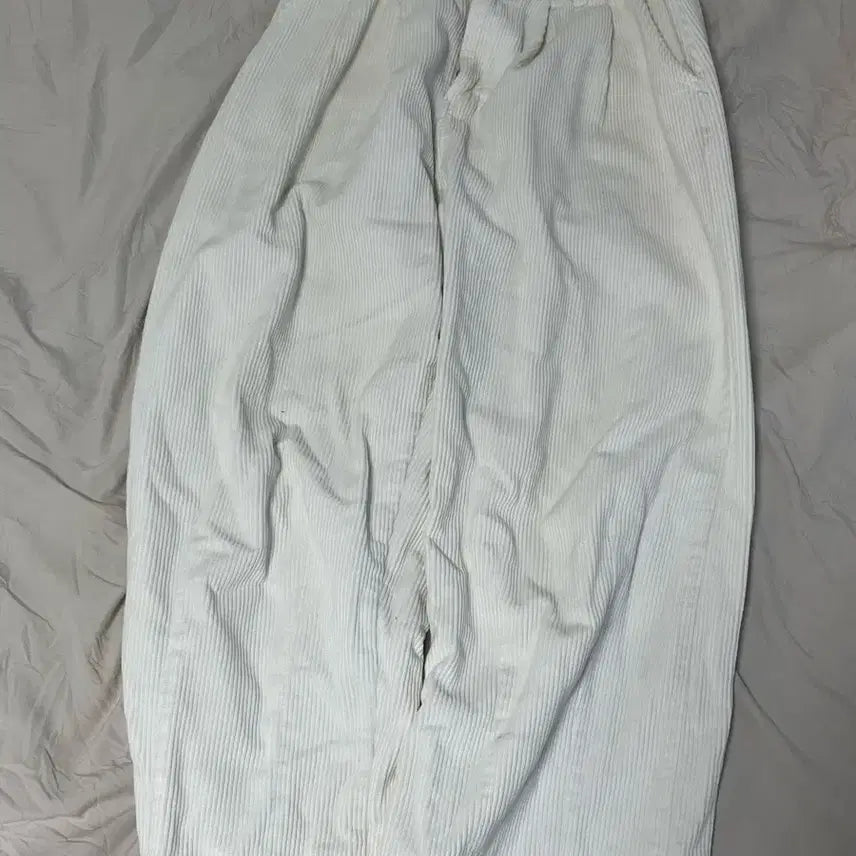 [BUNJANG] 에이블리 샤케 벌룬 팬츠 화이트 / 에이블리 샤케 벌룬 팬츠 화이트