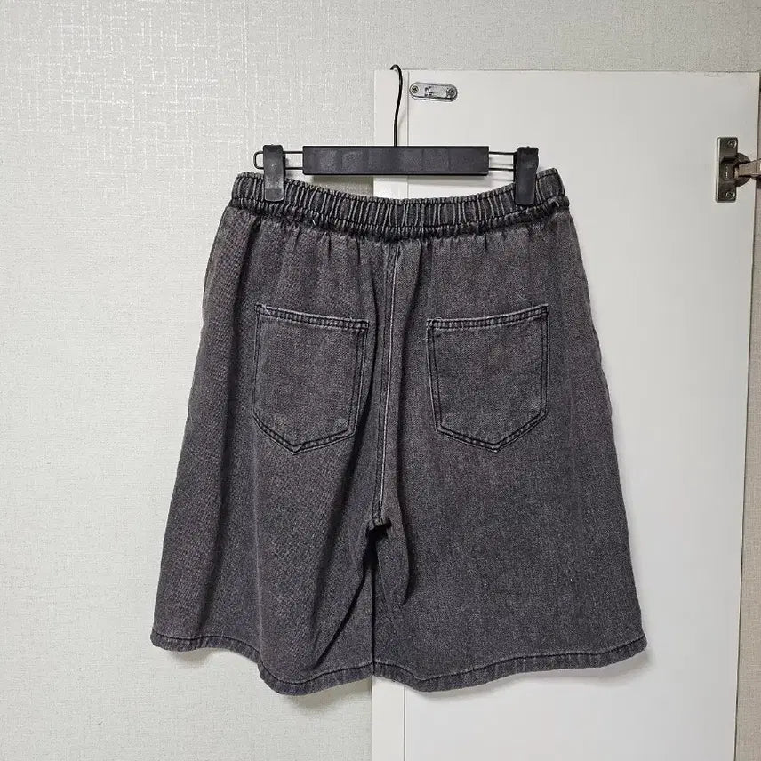 [BUNJANG] Black Denim Shorts (XL/L) - Elastic Waist / 블랙청 반바지 XL?L size? 고무밴딩이라 박시하게 입은거에요
