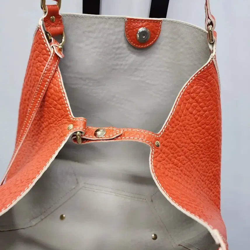 [SOLD OUT] 버버리 엠보 켄터버리 숄더백