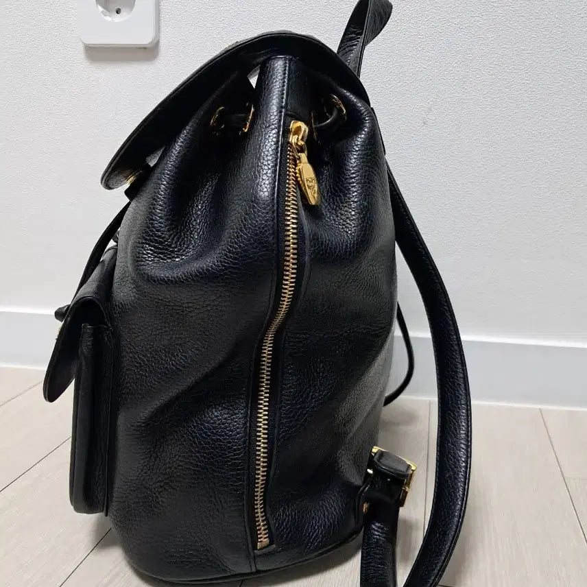 [SOLD OUT] MCM 블랙 가죽 백팩