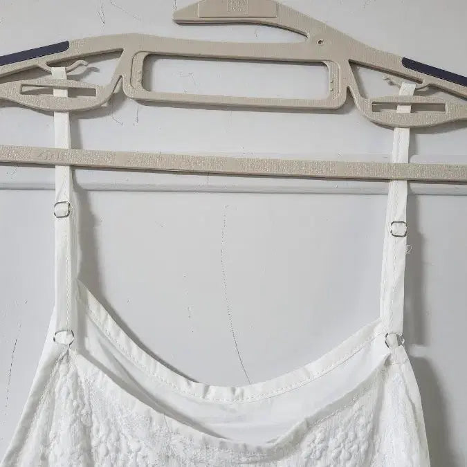 [BUNJANG] White Lace Ruffle Long Dress / 화이트 레이스 캉캉 사선 롱 원피스