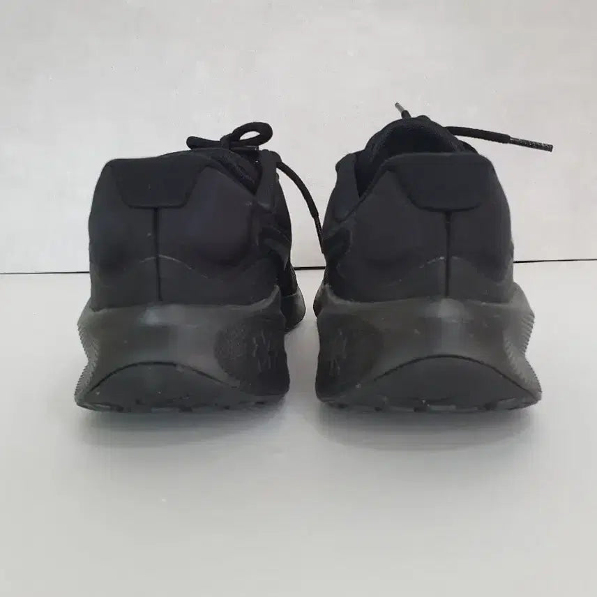 [BUNJANG] Nike Revolution 7 All Black (255) / 나이키 레볼루션 7 올 블랙 (255)