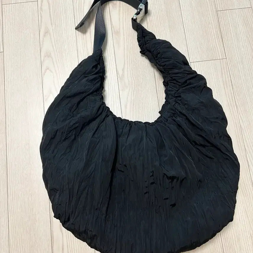 [BUNJANG] Zara Ruched Shoulder Bag / 자라 셔링 숄더백 오벌백