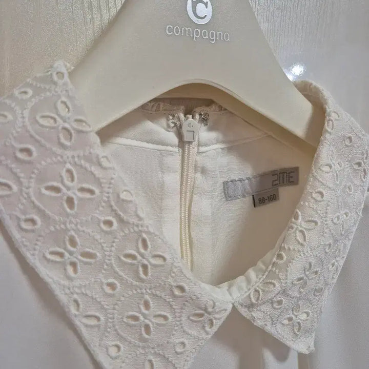 [BUNJANG] White Lace Collar Blouse / 레이스 칼라 화이트 블라우스