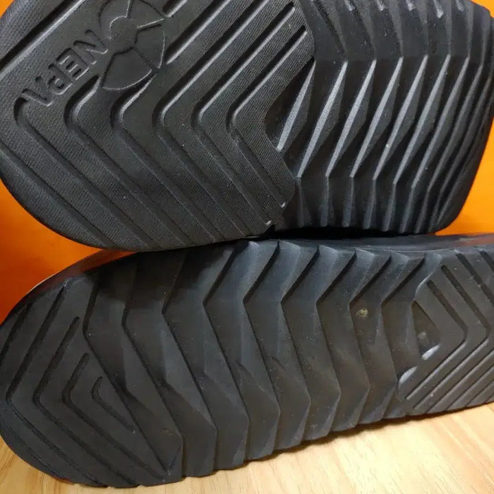 [SOLD OUT] 네파 슬리퍼(표기270 추천사이즈265)