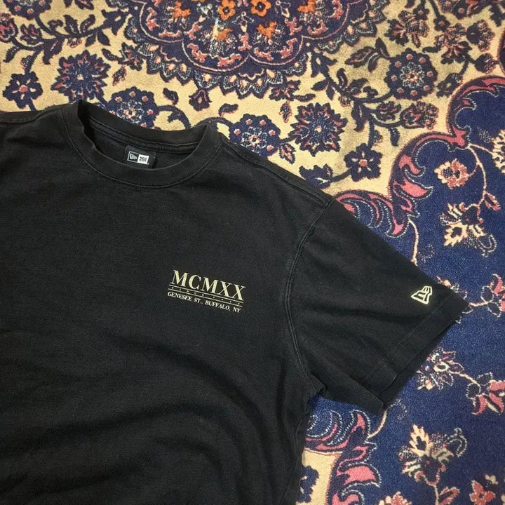 [BUNJANG] 뉴에라(NewEra) 100주년 기념 티셔츠 M size / 뉴에라(NewEra) 100주년 기념 티셔츠 M size