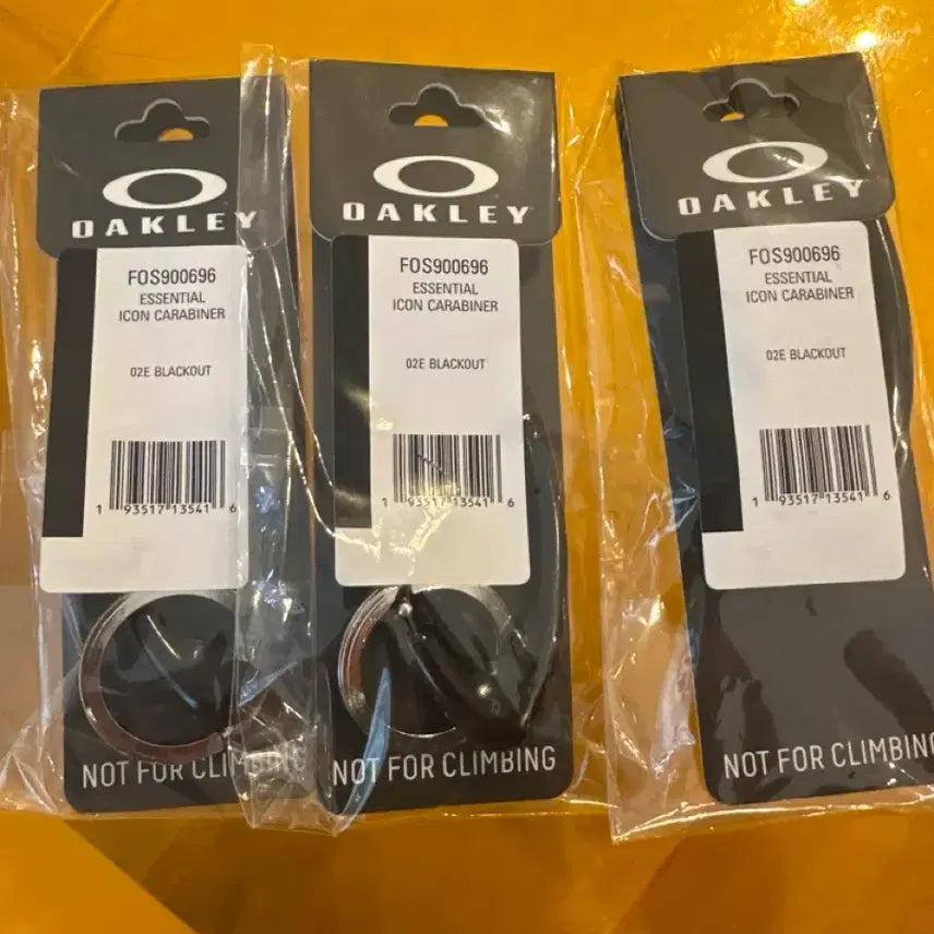 [BUNJANG] Oakley Carabiner Blackout / 오클리 카라비너 블랙아웃 색상