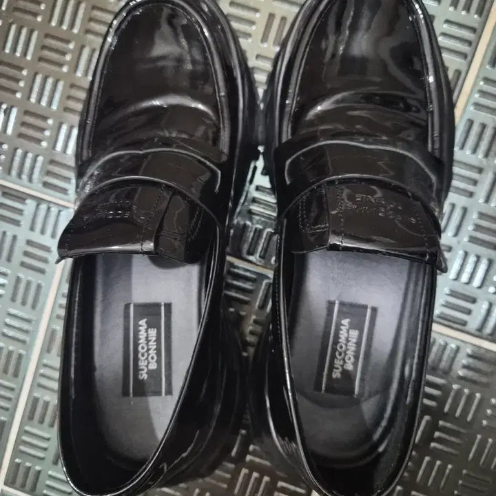 [SOLD OUT] 슈콤마보니 로퍼240