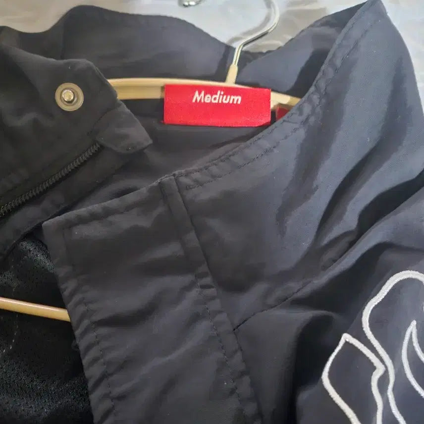[SOLD OUT] 슈프림 스펠아웃 트랙자켓 23FW 블랙 M