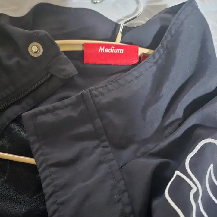 [SOLD OUT] 슈프림 스펠아웃 트랙자켓 23FW 블랙 M