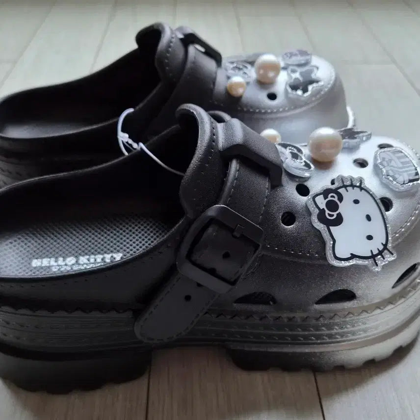 [BUNJANG] Hello Kitty Platform Slipper Sandals / 헬로키티 키높이 슬리퍼 샌들 키티 지비츠 새상품 (235~240)