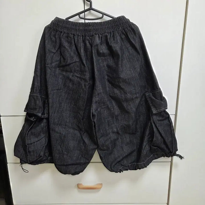 [BUNJANG] Black Bermuda Shorts / 블랙 버뮤다팬츠 프리사이즈