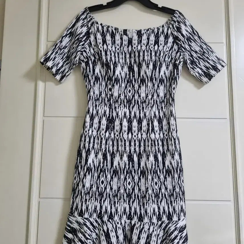 [BUNJANG] Open Shoulder Flare Dress / 오픈숄더 플레어 원피스