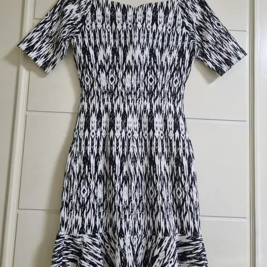 [BUNJANG] Open Shoulder Flare Dress / 오픈숄더 플레어 원피스