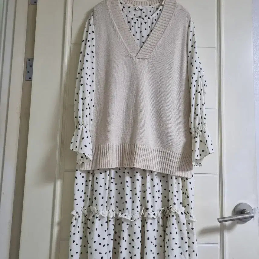 [BUNJANG] Beige Knit Vest &amp; Dot Long Dress Set / 니트조끼 도트 롱 원피스 세트