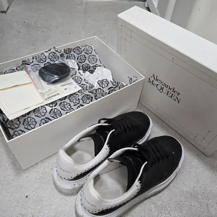 [BUNJANG] Alexander McQueen Studded Tab Sneakers / [정품]알렉산더맥퀸 스터드탭 스니커즈