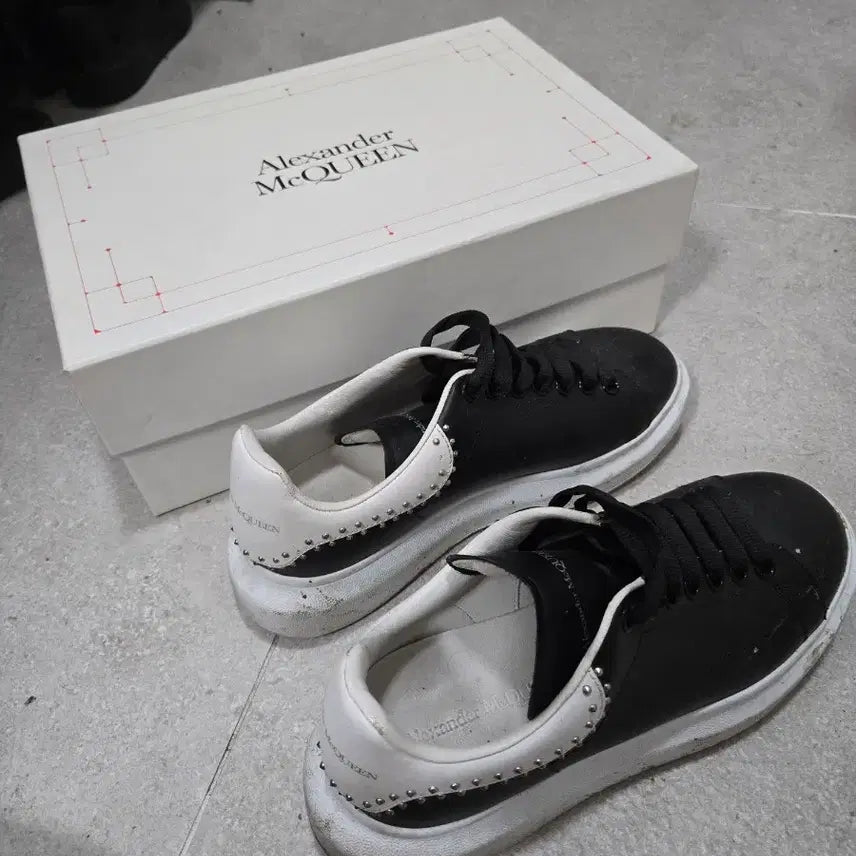 [BUNJANG] Alexander McQueen Studded Tab Sneakers / [정품]알렉산더맥퀸 스터드탭 스니커즈