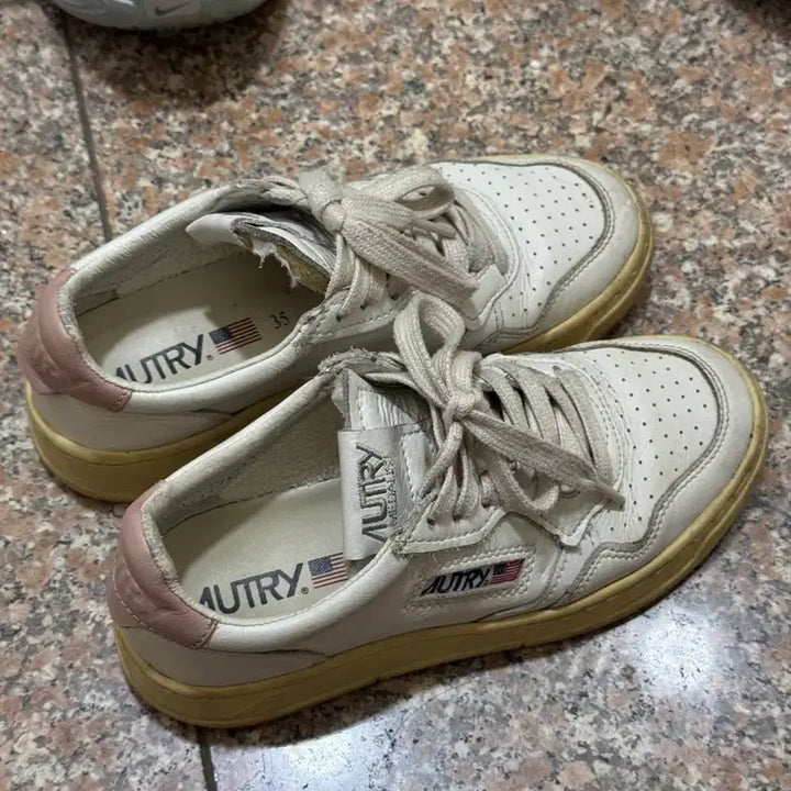 [BUNJANG] AOVV Medalist Sneakers White/Pink / 오트리 메달리스트 스니커즈 화이트/핑크 35