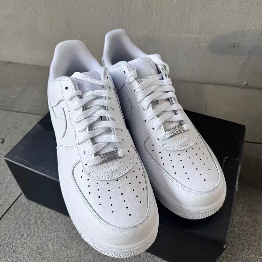 [BUNJANG] Nike x Supreme Air Force 1 Low White 255mm / 나이키 x 슈프림 에어포스 1 로우 화이트 255MM