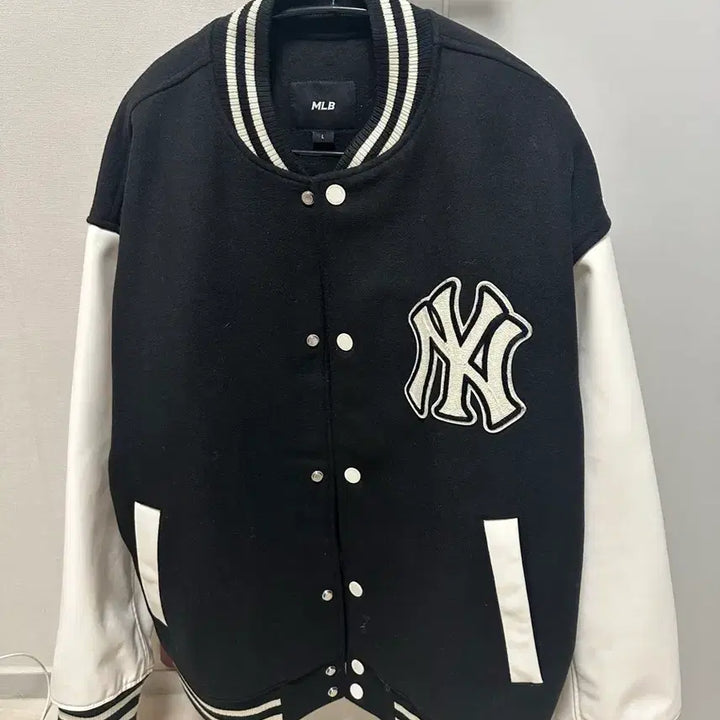 [BUNJANG] MLB Black Baseball Jacket L Size New / MLB 블랙 야구 점퍼 L 사이즈 새상품