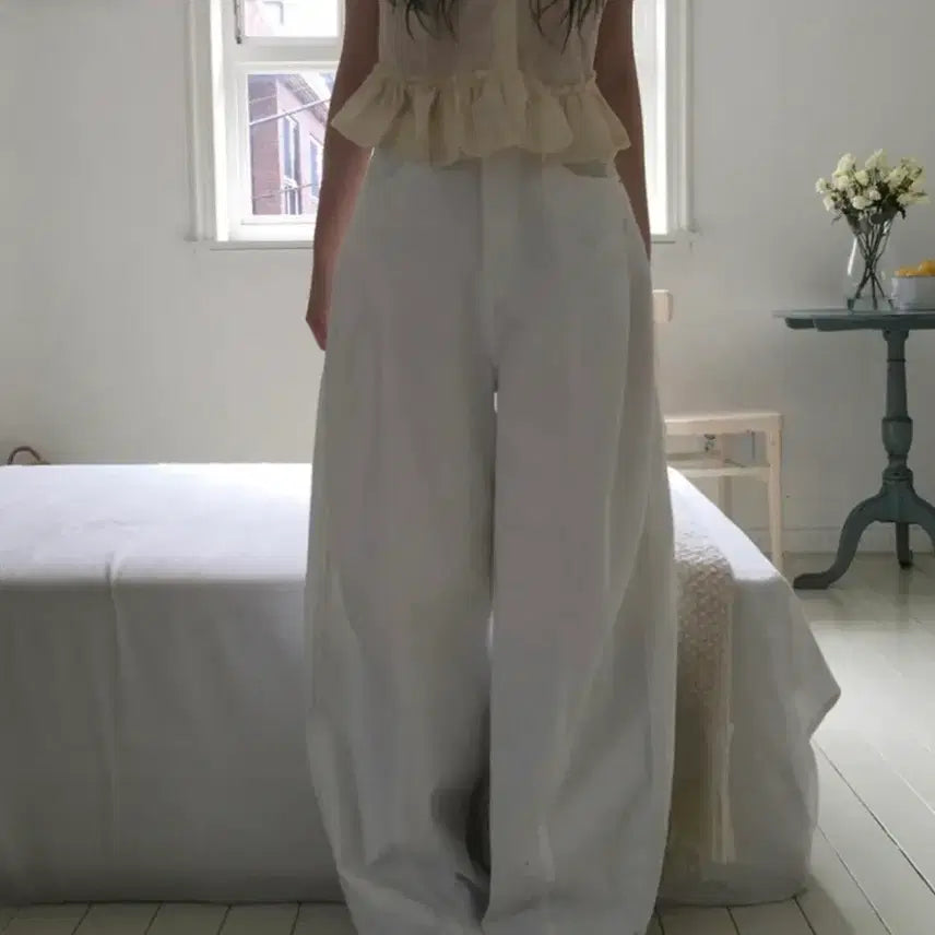 [BUNJANG] Bonpring Side Two-Tuck Wide Long Cotton Pants White / 본프링 사이드 투핀턱 와이드 롱 코튼팬츠 화이트