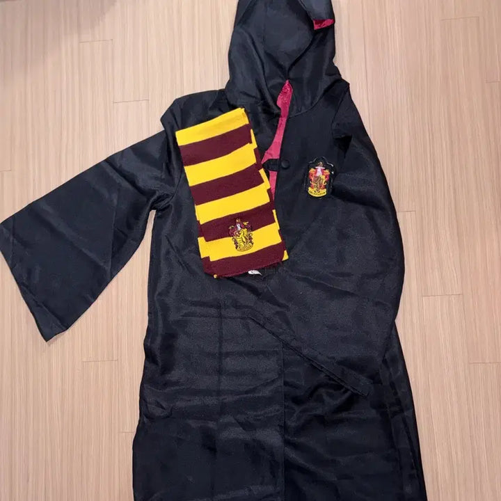 [BUNJANG] Harry Potter Gryffindor Cape + Scarf Set / 해리포터 그리핀도르 망토 + 머플러 세트 졸업사진