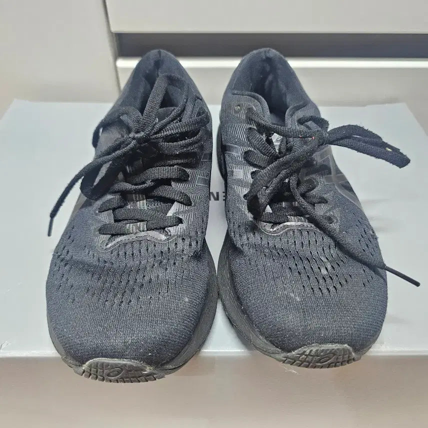 [BUNJANG] Asics Gel-Kayano 28 Black Sneakers / 235아식스 젤카야노 28 블랙 운동화    -850