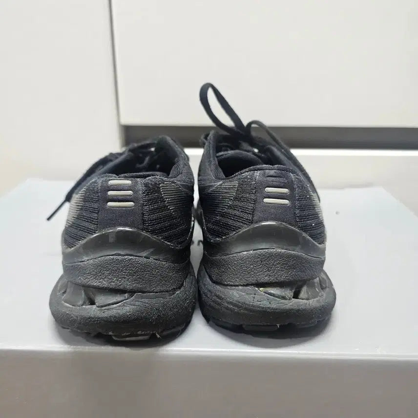 [BUNJANG] Asics Gel-Kayano 28 Black Sneakers / 235아식스 젤카야노 28 블랙 운동화    -850
