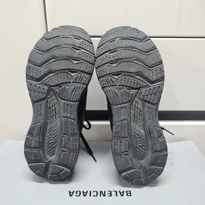 [BUNJANG] Asics Gel-Kayano 28 Black Sneakers / 235아식스 젤카야노 28 블랙 운동화    -850