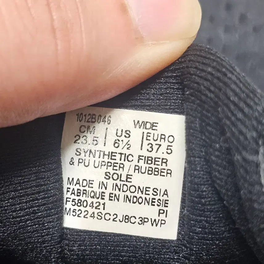 [BUNJANG] Asics Gel-Kayano 28 Black Sneakers / 235아식스 젤카야노 28 블랙 운동화    -850