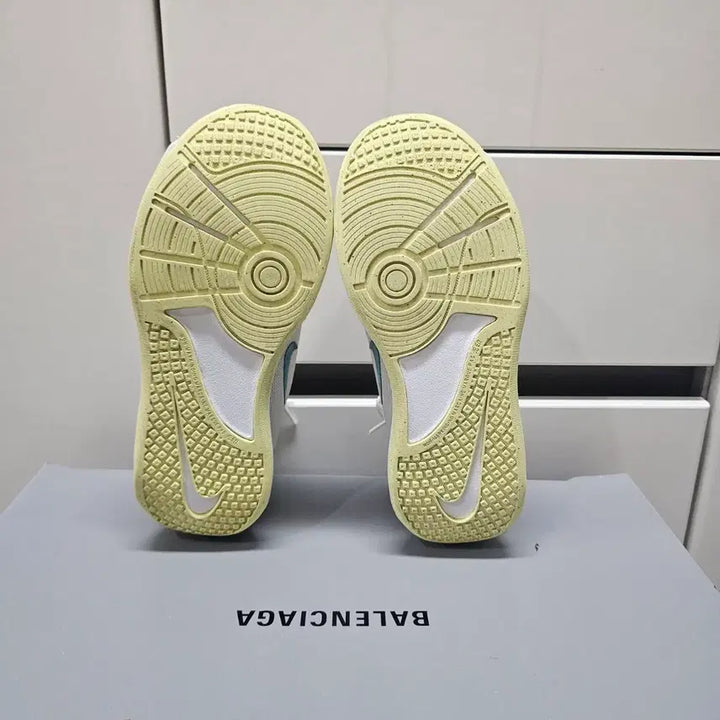 [BUNJANG] Nike Omni Multi-Court White Sneakers / 235나이키  옴니멀티코트 화이트  -852