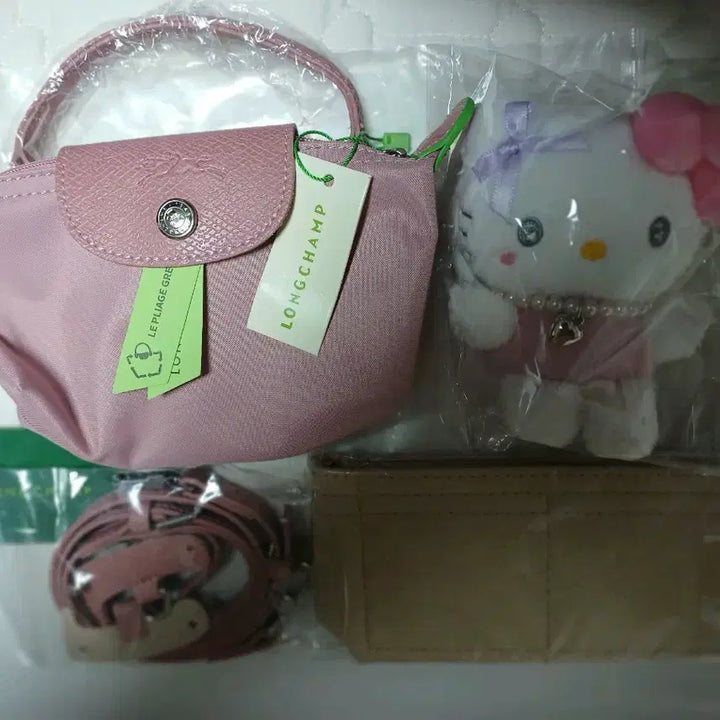 [BUNJANG] Longchamp Le Pliage Pink Clutch Set with Strap, Sanrio Keyring, and Inner Bag / 새상품 롱샴 르플리아쥬 핑크 + 스트랩 + 산리오키링 +이너백 풀세트