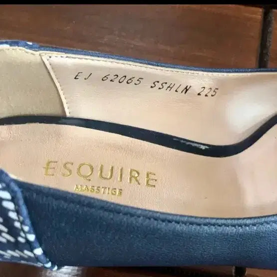 [BUNJANG] Esquire Navy Open-Toe Women&