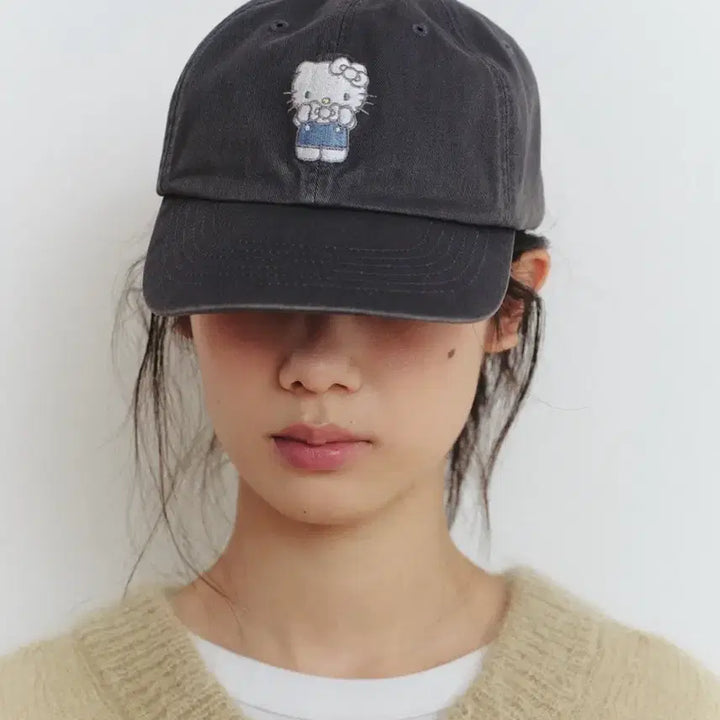 [BUNJANG] Parben Hello Kitty Washed Embroidered Ball Cap / (새상품) 파르벵 헬로 키티 워시드 엠브로이디드 볼캡 차콜